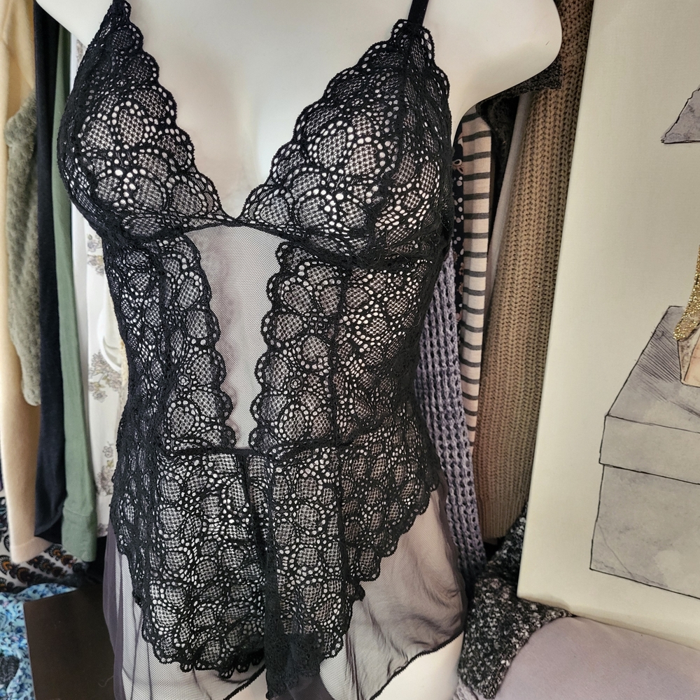 Dkny Black Lace Chemise with Floral Patterns